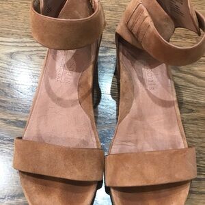 Gentle sole Gianna Women's Tan Sandals 7.5M